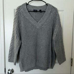 Daytrip V Neck Sweater • size M